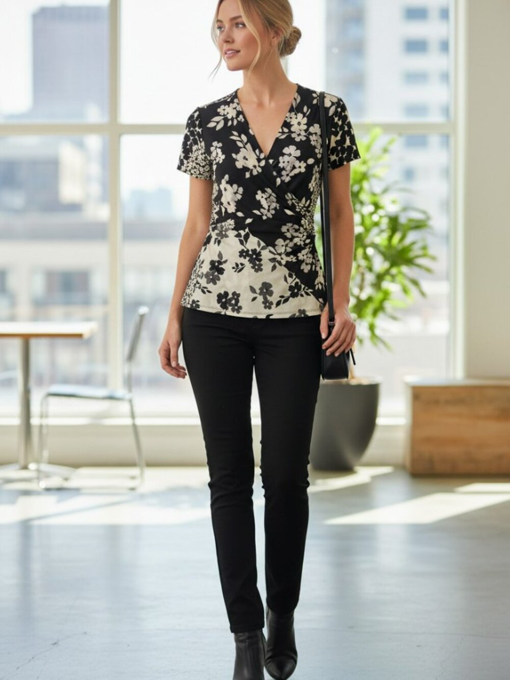 DKNY Black White Floral Short Sleeve Draped Top Blouse Size Medium